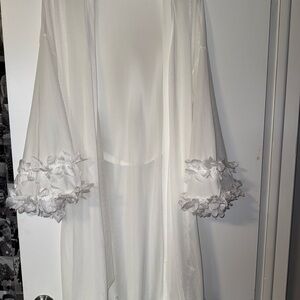 Elegant White Lace Trim Robe
